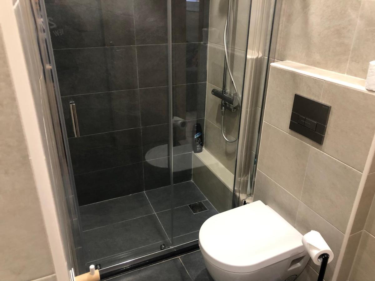 Royal Red Suite No 1, Piraeus Port Ngoại thất bức ảnh