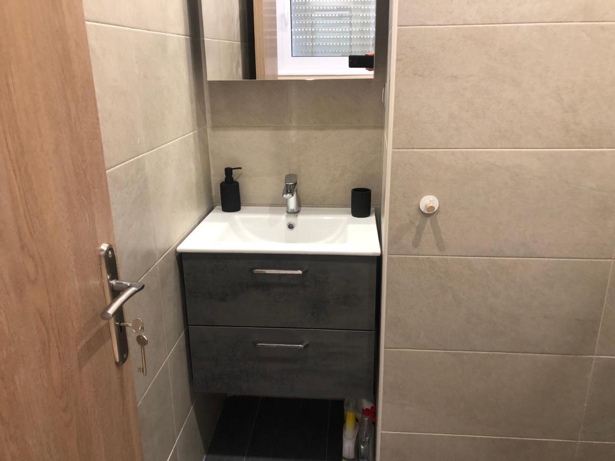 Royal Red Suite No 1, Piraeus Port Ngoại thất bức ảnh